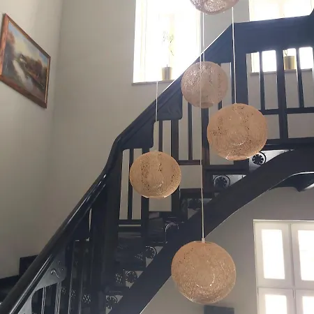 לינה וארוחת בוקר Lessing