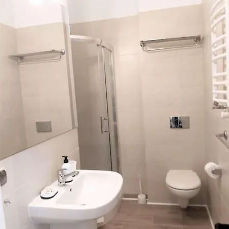 לינה וארוחת בוקר Lessing