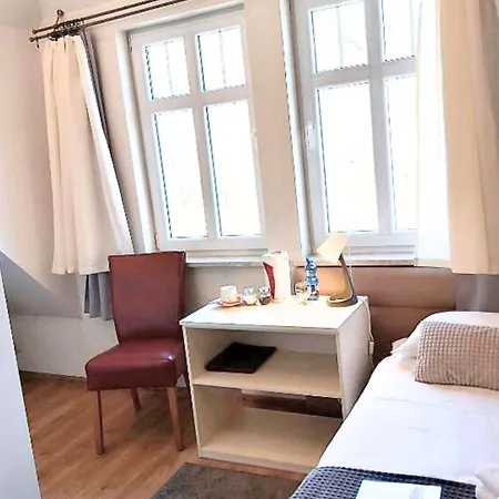 לינה וארוחת בוקר Lessing