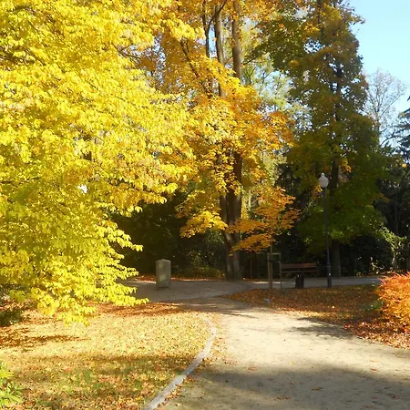 Lessing לינה וארוחת בוקר 3*