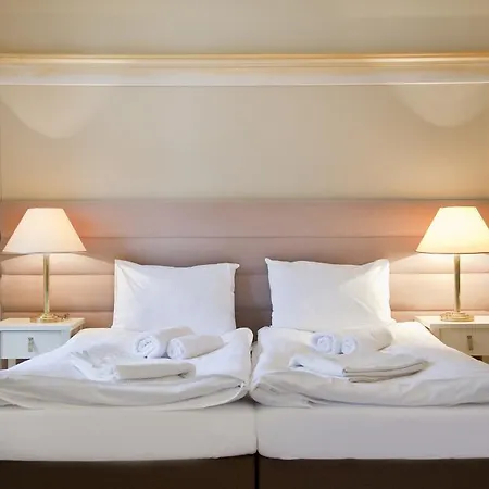 לינה וארוחת בוקר Lessing פולניסה-ז'דוז'