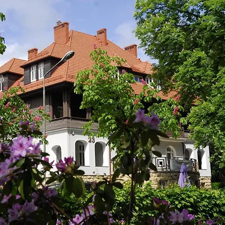 Alojamento de Acomodação e Pequeno-almoço Lessing 3*